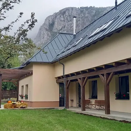 Turisticka - Turistaszallo *